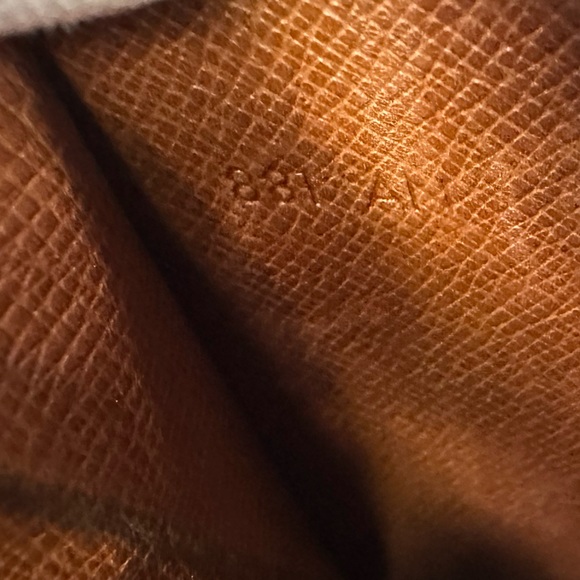 LOUIS VUITTON ELISE WALLET - Picture 12 of 17